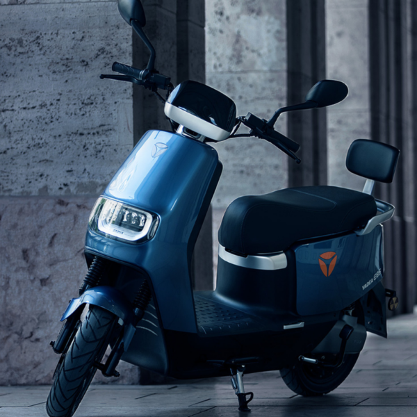 Scooter Electrique Yadea 3000w E8s – Bleu Tunisie